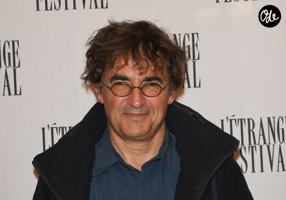 "Les idéologies font peur. C’est-à-dire que les gens voient leurs idées plus que la réalité [...] Et même si, au départ, les raisons sont bonnes, c’est toujours pareil : quand on s’énerve, même si on a raison, on a tort, voilà. Et on fait le jeu de nos adversaires, donc le monde actuel me fait peur".

Albert Dupontel - Arrivées à l' Étrange Festival au Forum des Images à Paris le 6 septembre 2019. © COADIC GUIREC / BESTIMAGE