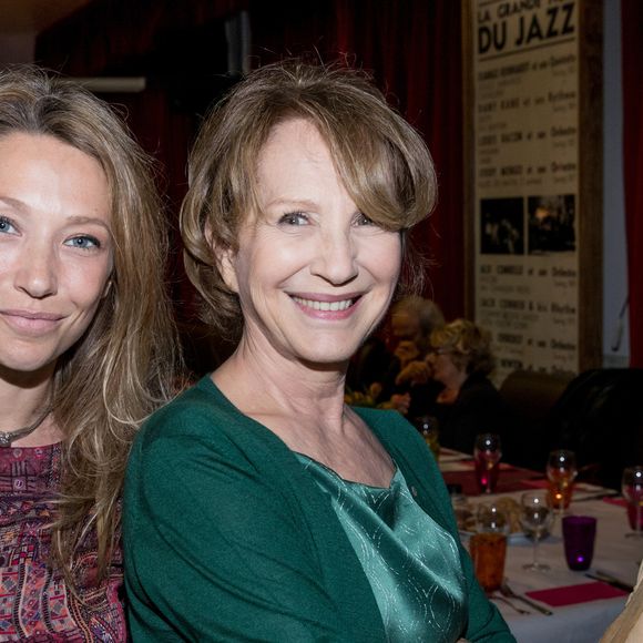 Laura Smet et sa mère Nathalie Baye à la Soirée en l'honneur de Nathalie Baye, organisée par Louis Michel Colla, à La Chope des Puces le 30 avril 2018
© Cyril Moreau / Bestimage