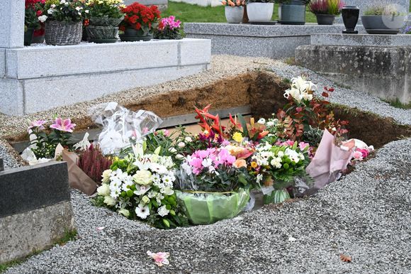 Illustration de la tombe - Obsèques de Tcheky Karyo (décédé le 31 octobre 2025 à l'âge de 72 ans) au cimetière de Concarneau dans la plus stricte intimité le 5 novembre 2025. © AGENCE / BESTIMAGE