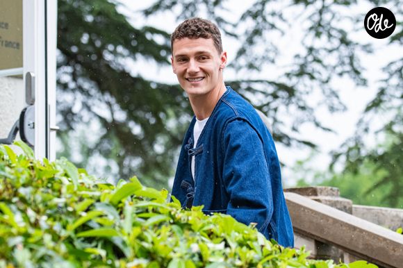 L'assiette présente sur les photos a permis d'identifier le Tuba Club, une adresse premium située aux Goudes.


Benjamin Pavard - Arrivée des joueurs de l'Equipe de France de football à Clairefontaine. © Baptiste Autissier / Panoramic / Bestimage
