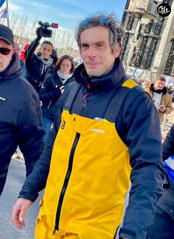 Le skipper de Macif Charlie Dalin remporte la dixième édition du tour du monde en solitaire Vendée Globe en pulvérisant le record de l’épreuve en 64 jours, 19 heures 22 minutes et 49 secondes aux Sables-d'Olonne, France, le 14 janvier 2025. © Fabien Faure/Bestimage