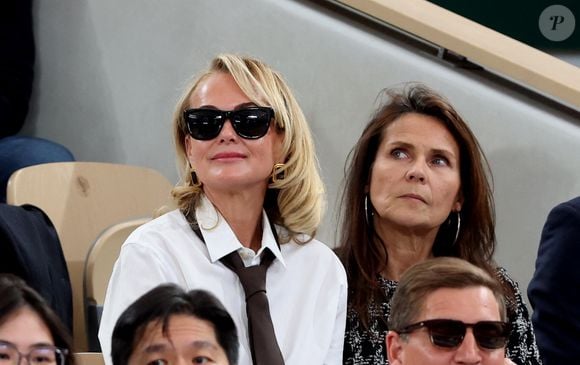 Laeticia Hallyday et Cécile Angeli en tribunes lors des Internationaux de France de Tennis de Roland Garros 2025, à Paris, France, le 6 juin 2025. © Jacovides-Moreau/Bestimage