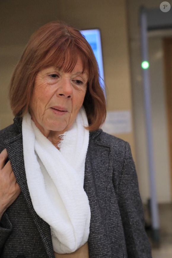 Reprise du procès des viols de Mazan: Gisèle Pelicot arrive au palais de justice d'Avignon lors du procès de son ex-mari D.Pelicot, accusé de l'avoir droguée pendant près de dix ans et d'avoir invité des inconnus à la violer à leur domicile de Mazan, une petite ville du sud de la France, à Avignon. Le 11 octobre 2024.© Franz Chavaroche / Bestimage
