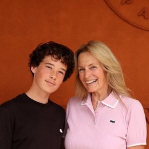 Elle décrit son fils comme un véritable “cadeau de la vie” qui la dynamise au quotidien.

Estelle Lefébure et son fils Giulano Ramette au photocall du village lors des Internationaux de France de Tennis de Roland Garros 2026, à Paris, France, le 29 mai 2026. © Dominique Jacovides/Bestimage