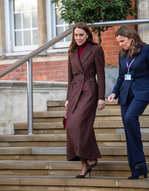 Et pour cause l'an dernier, la princesse de Galles a révélé au monde qu'elle luttait contre la maladie. Mais en septembre, l'épouse du prince William a officialisé la fin de sa chimiothérapie.

Catherine (Kate) Middleton, princesse de Galles à l'hôpital Royal Marsden, où elle a reçu son traitement contre le cancer, à Londres, Royaume-Uni, le 14 janvier 2025. © Backgrid UK/Bestimage