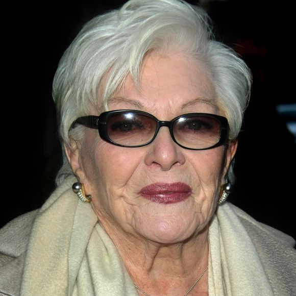 Archives - Line Renaud lors du lancement du Sidaction 2010 au Casino de Paris, à Paris le 3 mars 2010.