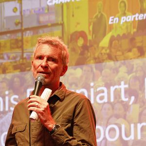 Denis Brogniart - Soirée "En chœur, chanter pour la recherche" pour la Fondation ARC à la Communale Saint-Ouen le 27 novembre 2024.  © Marc Ausset-Lacroix/Bestimage