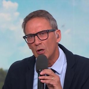 Émission "Ça peut vous arriver" du 4 juin 2025, la journaliste Céline Collonge est insultée de "borgne" en direct.