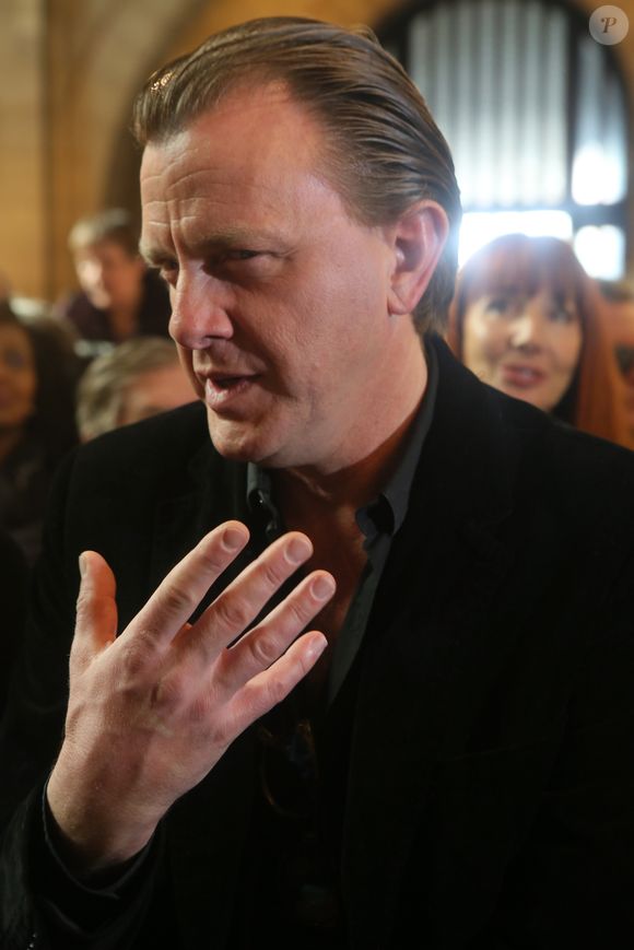 Claude François Jr. a invité Jonathan Dassin sur la croisière Claude François pour chanter les chansons de son père

Claude François Junior (Jr) lors de la messe hommage à Claude François en l'église Notre-Dame d'Auteuil à Paris le 10 mars 2018. Cette commémoration marque le 40ème anniversaire de la mort du chanteur. Ses obsèques ont été célébrées au même endroit le 15 mars 1978.
© CVS / Bestimage