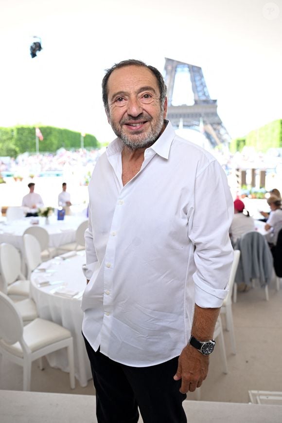 Exclusif - Patrick Timsit dans la tente VIP du Longines Paris Eiffel Jumping le 20 juin 2025.
© Perusseau / Veeren / Bestimage
