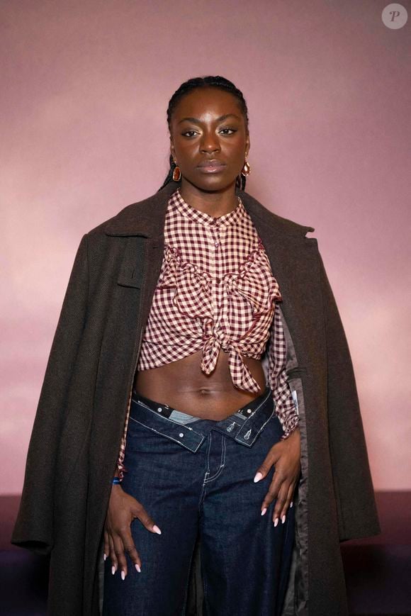 La participante de l'émission de télé-réalité "Star Academy" Sarah N'Dri Youetto assiste à la première mondiale de la saison 4 de "Bridgerton" au Palais Brongniart le 14 janvier 2026 à Paris, France. Photo par Eliot Blondet/ABACAPRESS.COM