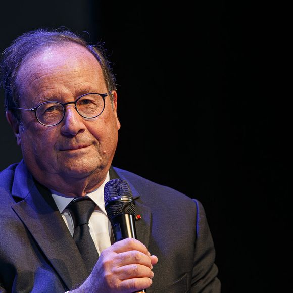 Conférence de François Hollande dans le cadre du festival Series Mania à Lille le 23 mars 2025.  © Stéphane Vansteenkiste/Bestimage