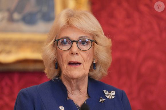 Camilla Parker Bowles, reine consort d'Angleterre, donne une réception au palais St James à Londres en l'honneur des lauréats du concours de dissertation du Commonwealth de la reine, le 20 novembre 2025. Photo par  PA Photos / Bestimage