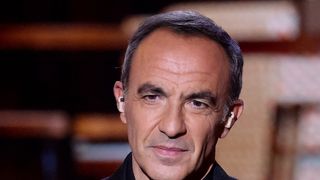 Un célèbre ami de Nikos Aliagas s'en est allé : l'animateur s'adresse à lui dans sa langue maternelle