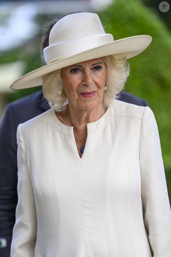 26 juillet 2025 : La famille royale participe à la Journée du roi George à l'hippodrome d'Ascot. Avec : la reine Camilla (Camilla Parker Bowles, reine consort d'Angleterre). Où : Ascot, Royaume-Uni. Quand : 26 juillet 2025. Crédit : Cover Images (Image : © Cover Images via ZUMA Press / Bestimage)