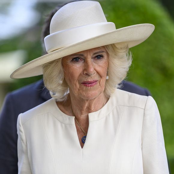 26 juillet 2025 : La famille royale participe à la Journée du roi George à l'hippodrome d'Ascot. Avec : la reine Camilla (Camilla Parker Bowles, reine consort d'Angleterre). Où : Ascot, Royaume-Uni. Quand : 26 juillet 2025. Crédit : Cover Images (Image : © Cover Images via ZUMA Press / Bestimage)