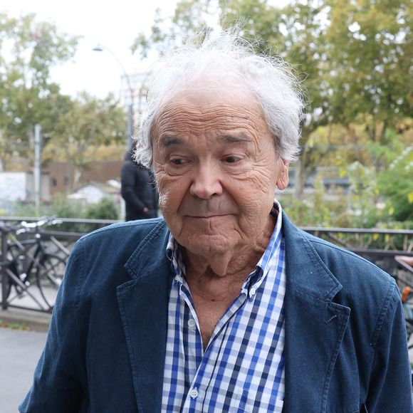 Pierre Perret - Arrivées lors de l'enregistrement de l'émission "Vivement Dimanche" (du 16 novembre) à Paris le 22 octobre 2025. © Bestimage