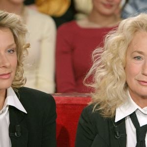 L'actrice française Brigitte Fossey et sa fille Marie Adam assistent à l'émission Vivement Dimanche de Michel Drucker enregistrée au Studio Gabriel à Paris, France, le 13 avril 2005. Photo par Jean-Jacques Datchary/ABACA.