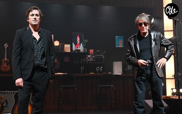 Jacques Dutronc et Thomas Dutronc en showcase de leur tournée "Dutronc & Dutronc" au Centre Evénementiel de Courbevoie le 11 avril 2022.   © Coadic Guirec/Bestimage