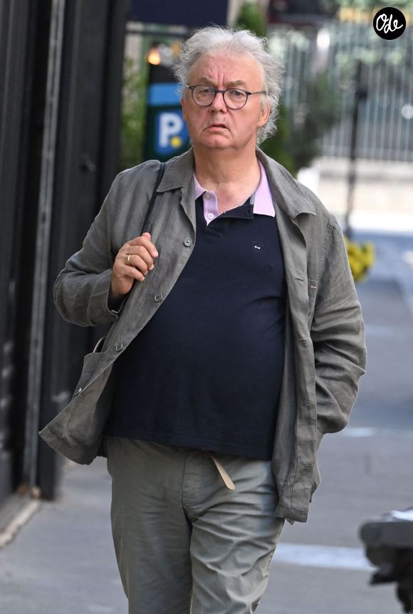 Dominique Besnehard - Obsèques de la chanteuse et pianiste française Marie-Paule Belle, en l'église Saint-Roch à Paris le 3 aout 2026. Elle est décédée d'un cancer du sein à l'âge de 80 ans, le 25 juillet 2026, à Neuilly-sur-Seine. Elle était surtout connue pour son succès de 1976, « La Parisienne ».  
Agence / Bestimage