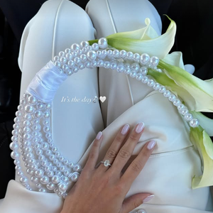 Mathilde a elle-même publié dans sa story une photo de sa main ornée de son alliance avec le message : "C’est le jour !".

Story Instagram de Mathilde Cappelaere le 30 août 2025.