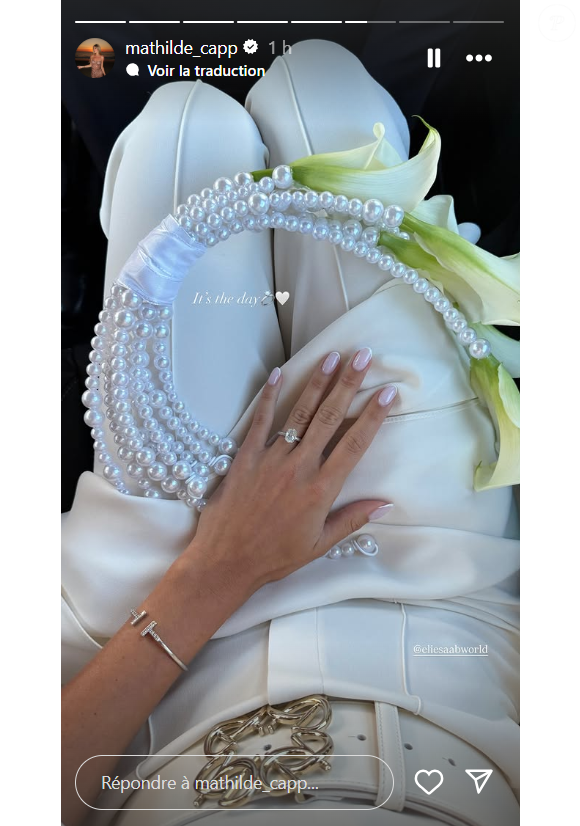 Mathilde a elle-même publié dans sa story une photo de sa main ornée de son alliance avec le message : "C’est le jour !".

Story Instagram de Mathilde Cappelaere le 30 août 2025.