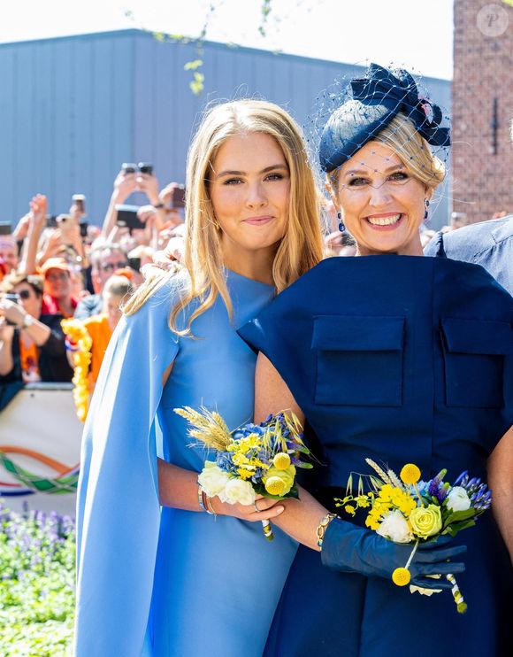 Un sacré coup dur pour la famille royale mais plus de peur que de mal
Doetinchem, PAYS-BAS - Le roi Willem-Alexander des Pays-Bas participe aux vibrantes célébrations de la fête du Roi à Doetinchem. La foule acclame le monarque néerlandais qui célèbre son 58e anniversaire par des festivités publiques.
©Backgrid USA / Bestimage