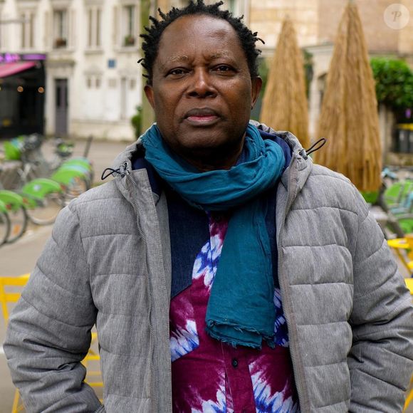 L'équipe de l'émission lui a réservé une belle surprise en diffusant un message vidéo du chanteur congolais Lokua Kanza.

Lokua Kanza, Instagram