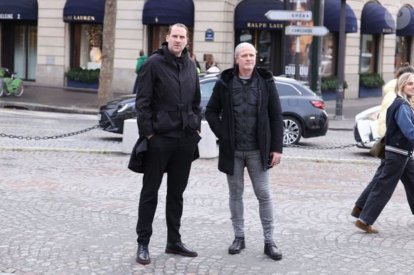 Stephen Brun et Emmanuel Petit arrivent à la cérémonie d'enterrement de Rolland Courbis à l'église de la Madeleine à Paris, France, le 14 janvier 2026. Rolland Courbis, ancien footballeur français, entraîneur et commentateur médiatique au franc-parler, est décédé à l'âge de 72 ans. Photo par Jerome Domine/ABACAPRESS.COM