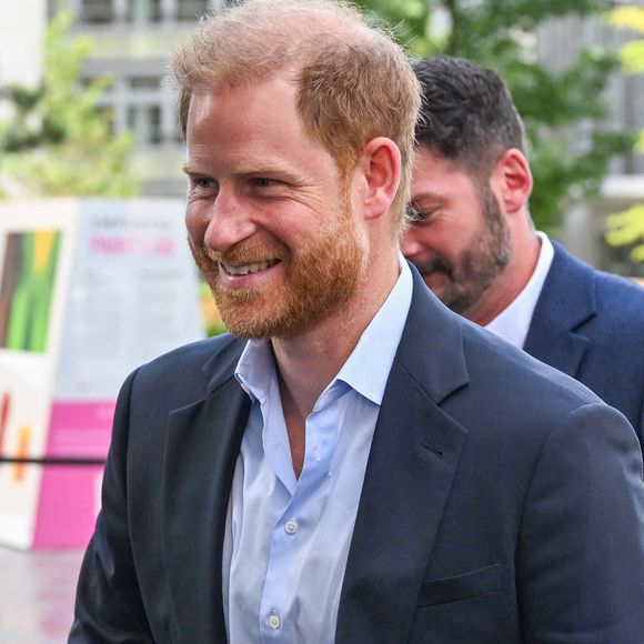 Le prince Harry et son père se sont entretenus lors d'un thé il y a quelques jours. 

Le roi Charles III lors des funérailles de la duchesse de Kent à la cathédrale de Westminster.  © Zuma Press/Bestimage