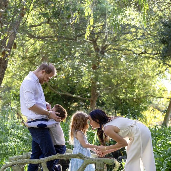 Carte de voeux 2025 de Meghan et Harry avec leurs enfants Archie et Lilibet.