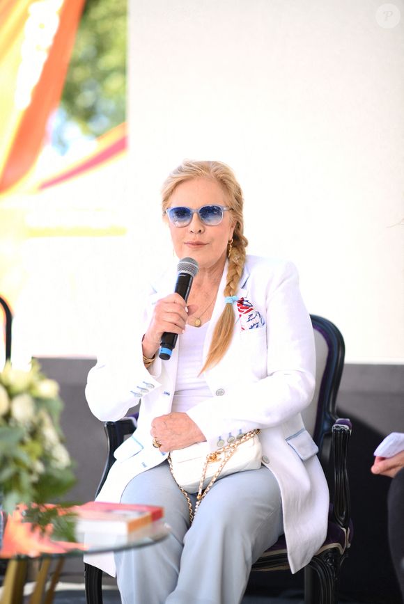 Exclusif - Sylvie Vartan - Festival des Livres et des Artistes organisé par l'association "Lecture pour Tous" engagée dans la lutte contre l'illettrisme au Mail Branly à Paris le 3 juillet 2022. © Pierre Perusseau / Jack Tribeca / Bestimage