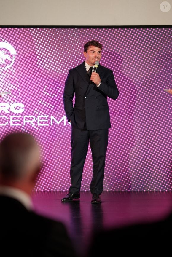 Le domaine de Barthas, une ancienne splendide métairie ayant appartenu à leurs grands-parents, au pied des Pyrénées, accueille de nombreux événements, comme des mariages, des réceptions, etc.

Antoine Dupont lors de la cérémonie d'ouverture du Qatar Prix de l'Arc de Triomphe au Pré Catelan le 2 octobre 2025. © Anne-Sophie Guebey / Bestimage