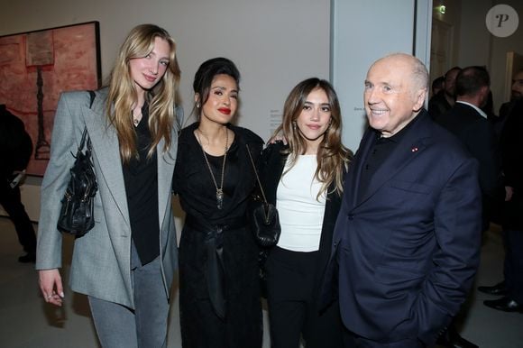 en famille

François Pinault, Salma Hayek, sa fille Valentina et Mathilde Pinault - Vernissage de "Corps et âmes", la nouvelle Collection Pinault à la Bourse du Commerce à Paris le 4 Mars 2025. © Bertrand Rindoff / Bestimage