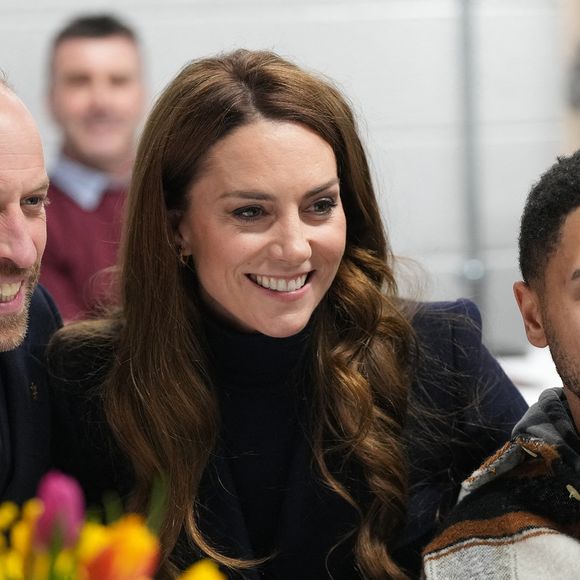 Le prince William, prince de Galles, et Catherine (Kate) Middleton, princesse de Galles, rencontrent des joueurs blessés, en marge du match du tournoi des Six Nations entre le Pays de Galles et l'Angleterre à Cardiff, le 15 mars 2025. Julien Burton / Bestimage