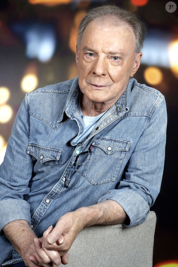 Exclusif - Portrait d'Herbert Léonard à Paris, le 8 octobre 2024.

Photo : Cédric Perrin/Bestimage
