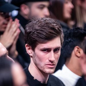 Et de compléter :  "Elle me manque infiniment, et en chaque sourire aujourd’hui, il y a une larme discrète pour elle. Maman, où que tu sois, je t’aime pour toujours". 

Exclusif - Jean-Baptiste Maunier au spectacle de Malik Bentalha "Encore" au Dôme de Paris - Palais des Sports à Paris le 20 février 2020. © Cyril Moreau/Bestimage