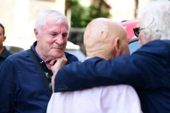 Luis Fernandez , Fleury di Nallo et Jacques Vendroux aux arrivées des Obsèques de Bernard Lacombe en l'église Saint-Louis de Fontaines-sur-Saône près de Lyon, France, le 25 juin 2025. © Romain Doucelin/Bestimage