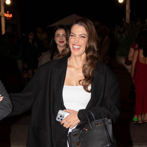 Iris Mittenaere est vue sur la Croisette à Cannes, France, le 15 mai 2025, dans le cadre du 78ème Festival de Cannes. Photo by Florian Poitout/ABACAPRESS.COM