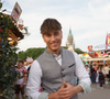Repéré par les internautes grâce à une vidéo postée sur les réseaux sociaux lors de l'Oktoberfest 2025, 

Capture d'écran du compte Instagram de Seraphin von Habsburg