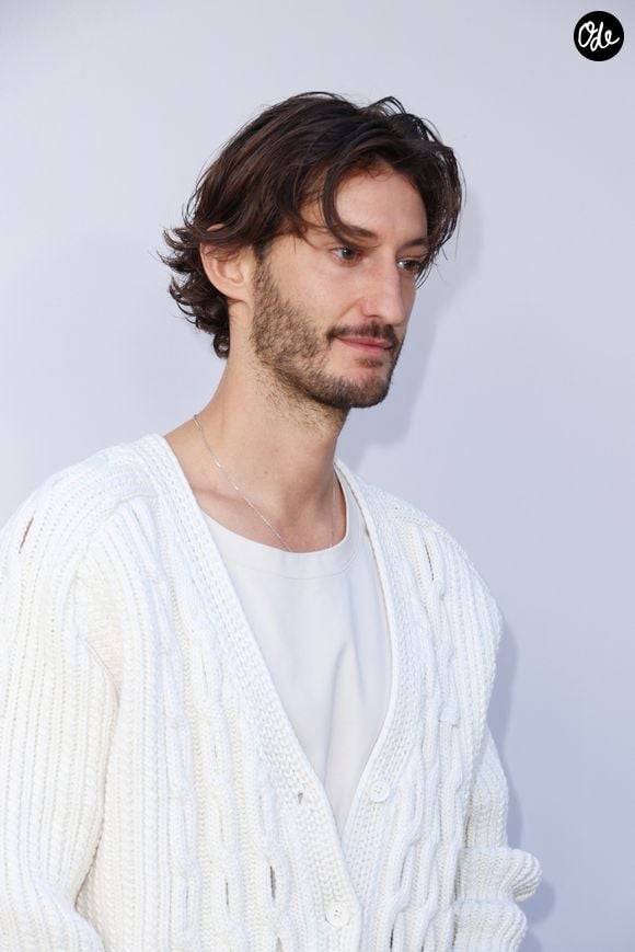Pierre Niney au photocall du défilé Lacoste Collection Femme Prêt-à-Porter Printemps/Eté 2026 lors de la Fashion Week de Paris (PFW), au Lycée Carnot, à Paris, France, le 5 octobre 2025. © Sam Delpech/Bestimage