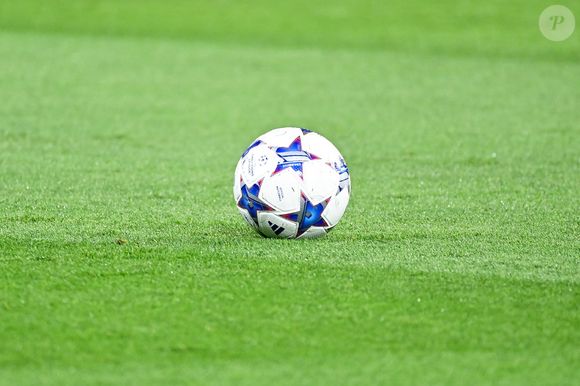 “Ça a changé pas mal ma vie. On m'a représenté ma femme, mes enfants…”, raconte Pascal Rousseau

Illustration ballon - Match de Ligue des champions entre le PSG et le Borussia Dortmund (2-0) au Parc des Princes à Paris le 19 septembre 2023. Panoramic / Bestimage