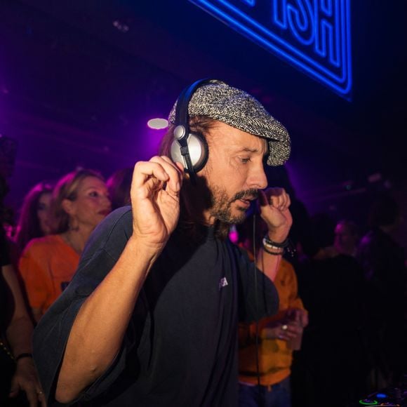 Bob Sinclar aux platines lors de la soirée B-BOY ISH au Pavillon Tilsitt à Paris, le 10 décembre 2025.
© Florian Lavielle / Bestimage