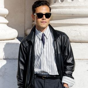 Rami Malek aux arrivées du deuxième défilé de mode Saint Laurent Prêt à Porter Collection Homme Printemps/Été 2027 lors de la Fashion Week de Paris à la Bourse de Commerce - Pinault Collection, à Paris, France, le 23 juion 2026. © Olivier Borde/Bestimage