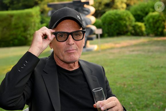 Sur Coloscopie, ils révèlent que la scène était préparée et jouée.

 Laurent Baffie - 11ème édition du Gala de charité de Patrick Mouratoglou à la Mouratoglou Academy & Resort à Biot le 21 juin 2025

© Bruno Bebert/Bestimage