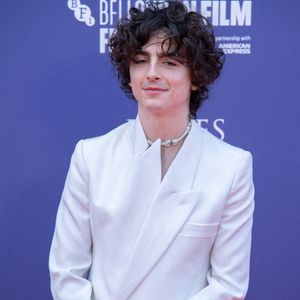 D'un côté, le prodige du cinéma, qui a commencé en cartonnant dans un film queer et qui affiche une décontraction à toutes épreuves...

Timothée Chalamet assistant à la première de "Bones And All" dans le cadre du 66e Festival du film de Londres (BFI) à Paris, en France, le 8 octobre 2022. Photo d’Aurore Maréchal/Abaca