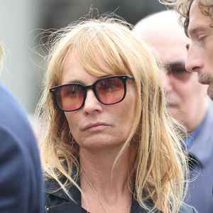 Sa fille Axelle Laffont a notamment eu une pensée pour l'animateur regretté en ce jour si particulier et lui a rendu un hommage discret sur les réseaux sociaux.

Axelle Laffont - Sortie des obsèques de P.Laffont dans la salle de la Coupole du cimetière du Père-Lachaise à Paris, le 23 août 2024. L'animateur de télévision est décédé le 7 août 2024 à l'âge de 84 ans. 
© Dominique Jacovides / Bestimage