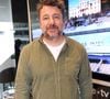 Marié à Marion depuis plus de 20 ans, l'animateur parle rarement de sa vie de couple. Ils se sont rencontrés en 1999 et la demande en mariage n'a pas traîné...

Exclusif - Bruno Guillon au déjeuner dans la loge de France Télévision lors des internationaux de France de Tennis de Roland Garros 2025 (Jour 9), à Paris, France, le 2 Juin 2025. © Bertrand Rindoff/Bestimage