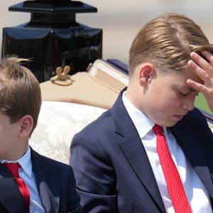 Le prince Louis de Galles, Le prince George de Galles - Les membres de la famille royale britannique arrivent à Buckingham Palace pour la cérémonie Trooping the Colour à Londres, le 14 juin 2025. Affecté par le crash du Boeing 787 Dreamliner à Ahmedabad du 12 juin, le souverain et les officiels porteront un brassard noir en hommage aux plus de 270 victimes. Bon nombre d'elles étaient des ressortissants britanniques. 
© James Whatling / Bestimage