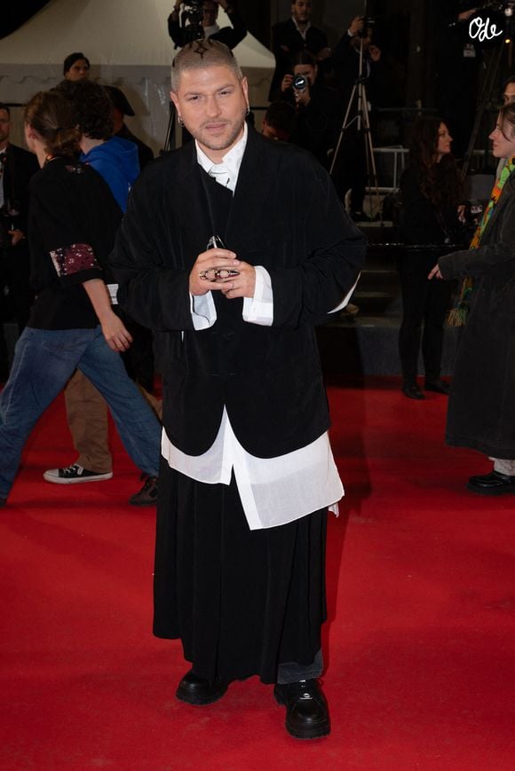 On peut y lire plusieurs chiffres, correspondant à son heure de naissance

Quentin Mosimann assiste à la projection de « Sanguines » sur le tapis rouge lors du 79e Festival de Cannes, à Cannes, le 14 mai 2026. Photo : Laurent Zabulon/ABACAPRESS.COM